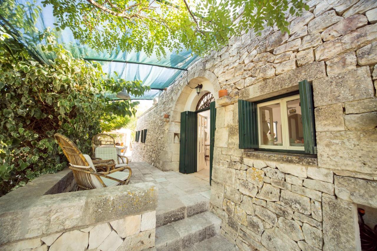 Trulli Girasoli E Viole Cocolicchio Экстерьер фото